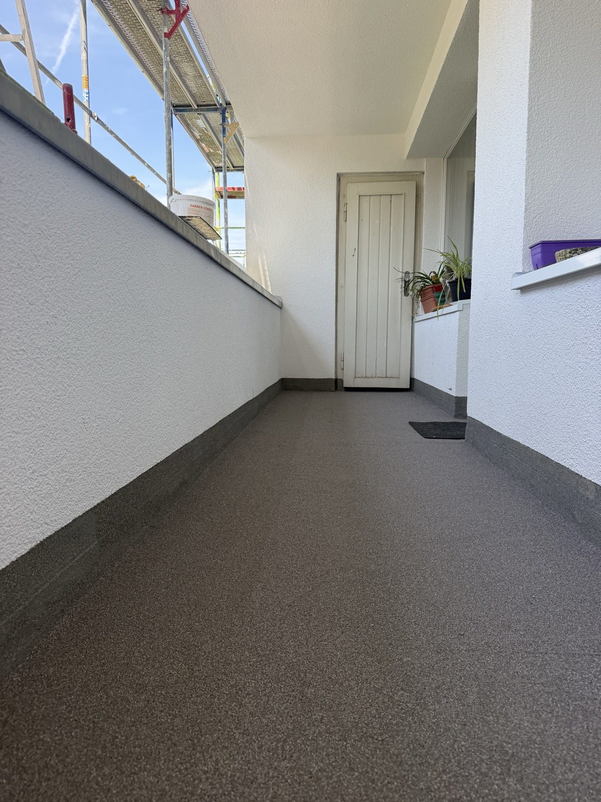 Dachabdichtungstechnik – Balkon mit rutschfester Flüssigabdichtung