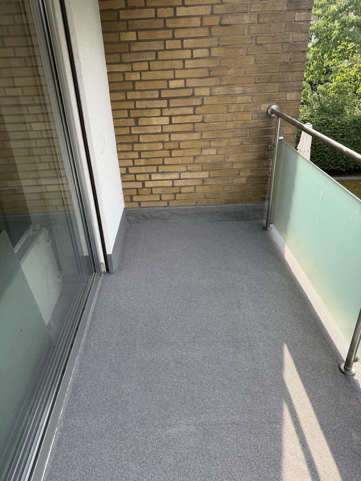 Dachabdichtungstechnik – Balkonecke mit Abdichtung im Detail